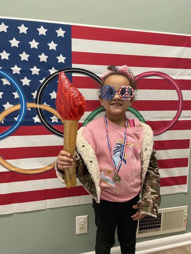 Ivee-is-in-the-winners-circle-for-tasting-a-goldfish-cracker-for-the-first-time-in-feeding-therapy--768x1024