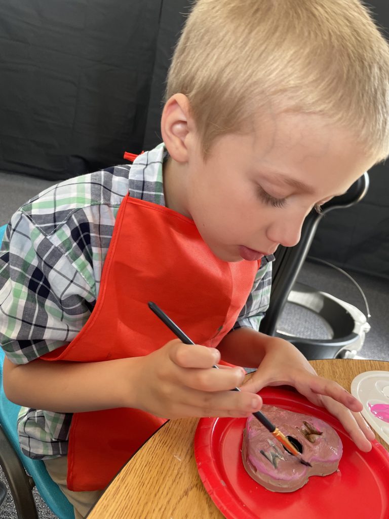 Mama-Day-Paintbrush-on-Cookie-768x1024